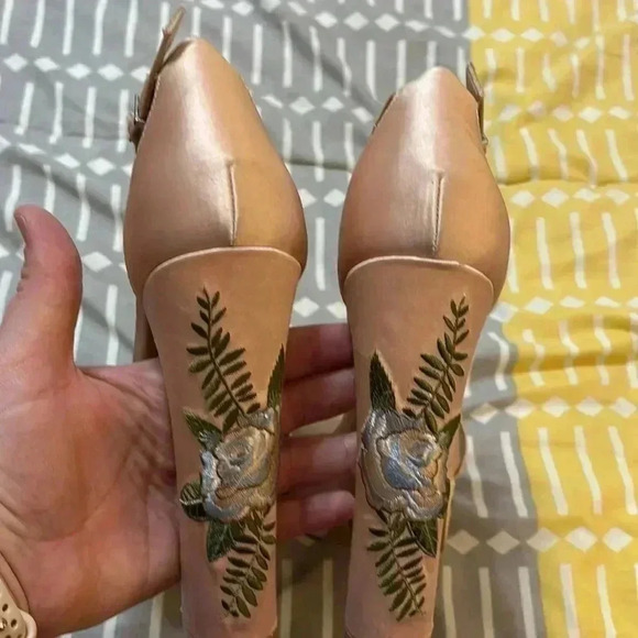 Chinese Laundry Platforms - Picture 10 of 13